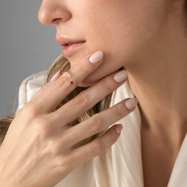 Золотое кольцо с гранатом