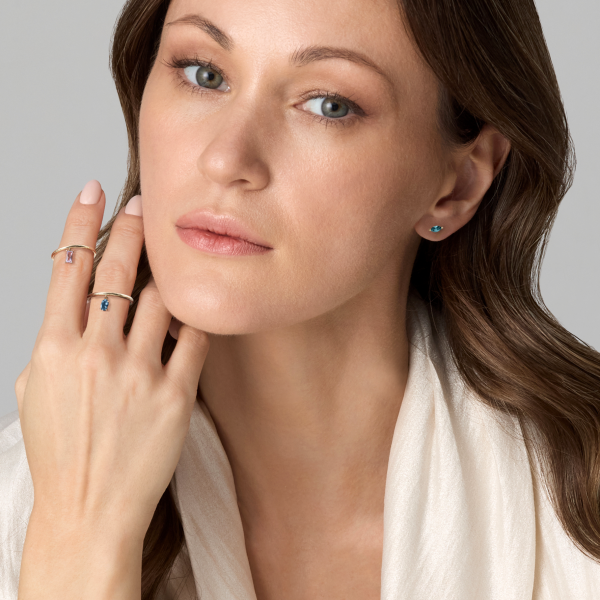 Золотые пусеты с топазами London Blue