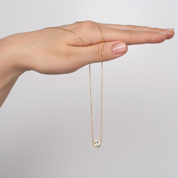 Золотое колье с топазом