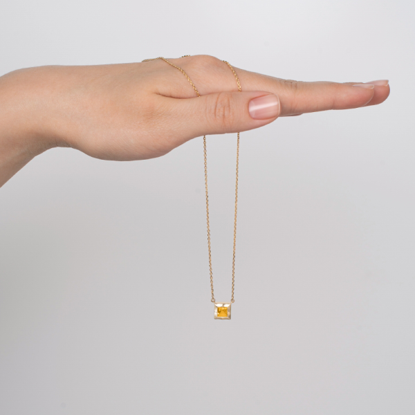 Золотое колье с цитрином