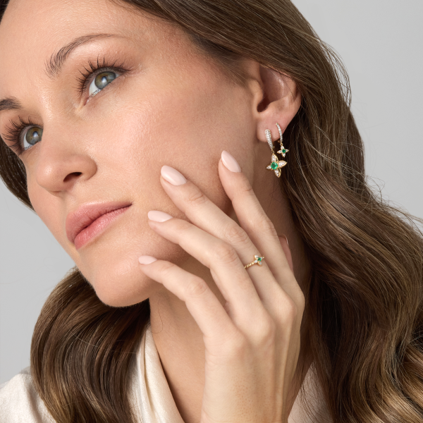 Золотые серьги-четырехлитники с изумрудами и бриллиантами 