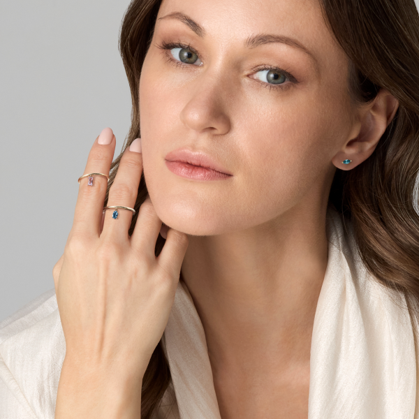 Золотое кольцо с топазом London Blue