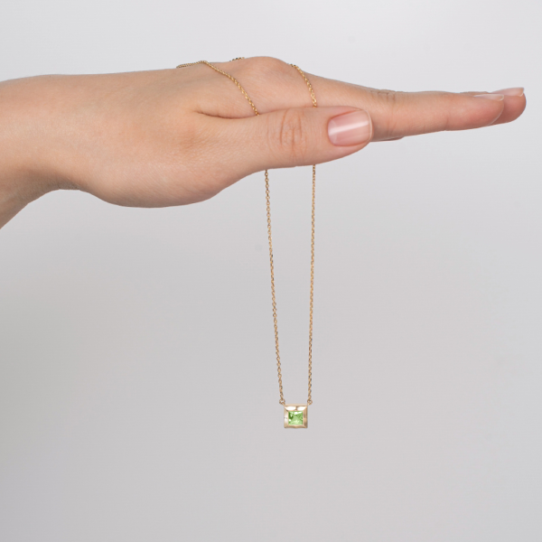 Золотое колье с хризолитом